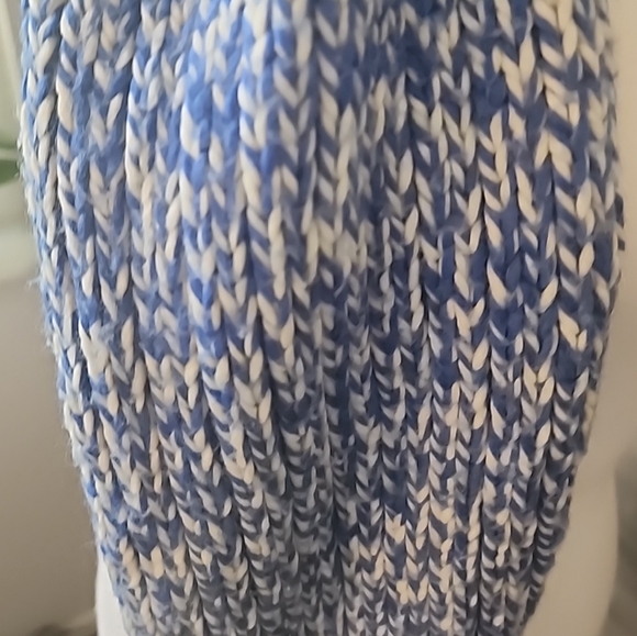 Aeropostale Two-Tone Blue & White Ribbed Marled Chunky Knit Scarf. - Picture 3 of 4